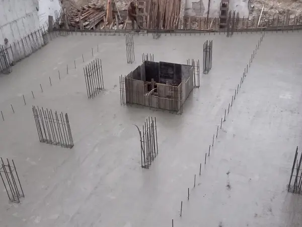 Bahçelievler-2 yapım aşaması: betonu dökülmüş temel