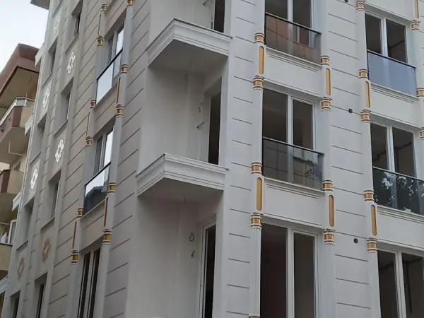 Bahçelievler yapım aşaması: cephe uygulaması sürerken yapı