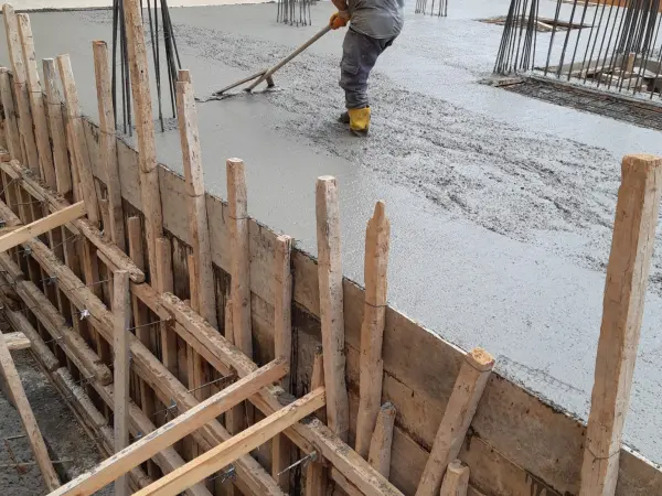 Bahçelievler yapım aşaması: temel betonu ve kalıp