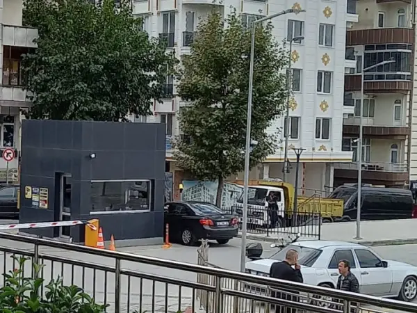 Bahçelievler projesi: tamamlanan yapı ve önündeki bahçe