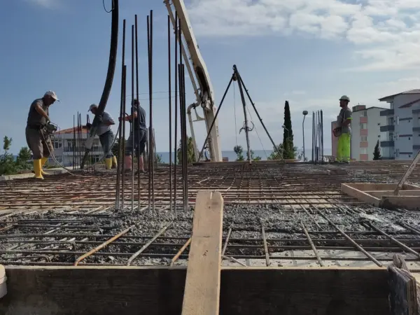 Samsun yapım aşaması: döşeme betonu dökümü