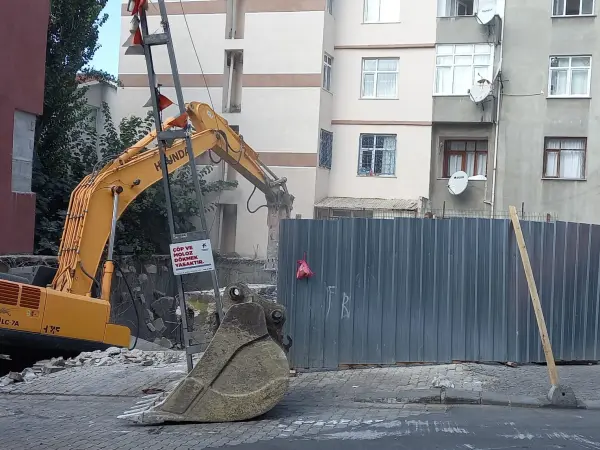 Sefaköy: yıkım ve şantiye çiti