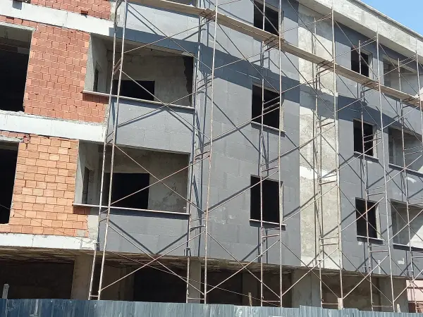 Sefaköy yapım aşaması: cephe iskelesi