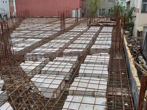 Sefaköy yapım aşaması: döşeme donatısı